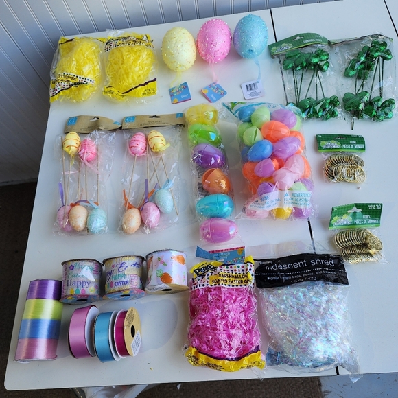 Colorful Easter Party Supplies Set - Picture 1 of 9